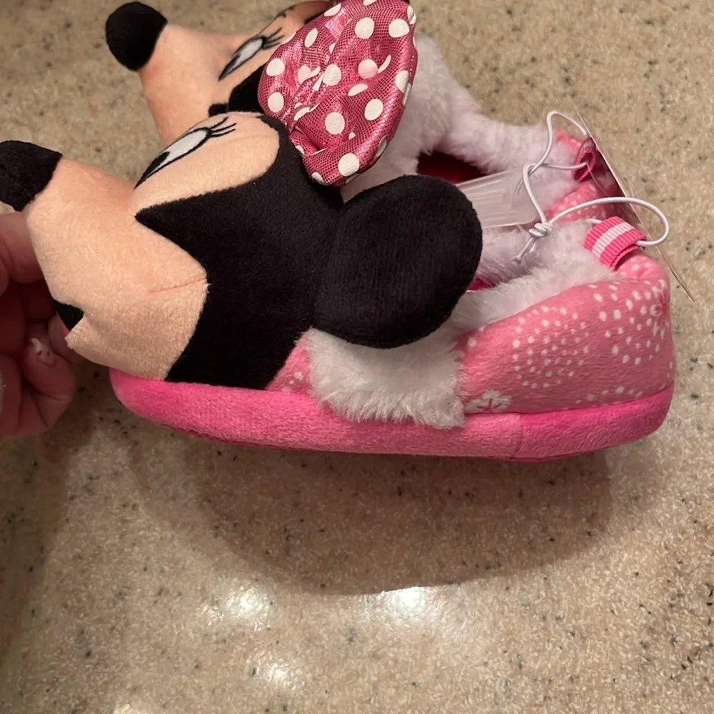 Disney Junior brand size 7/8 Minnie Mouse slippers- NWT.